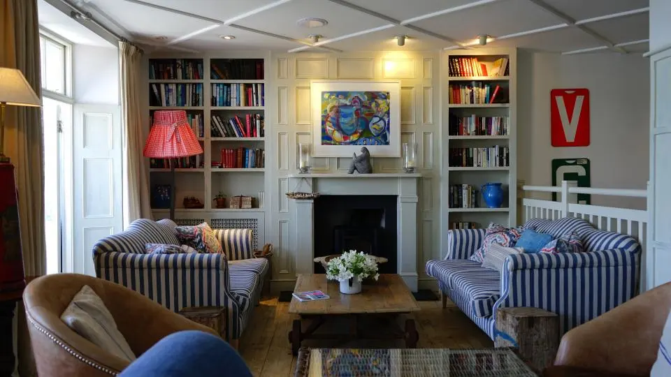 Living room with bookshelves (representative photo)